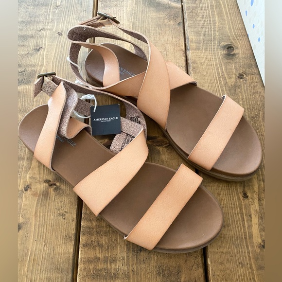 New with tags size 9 - Picture 1 of 4